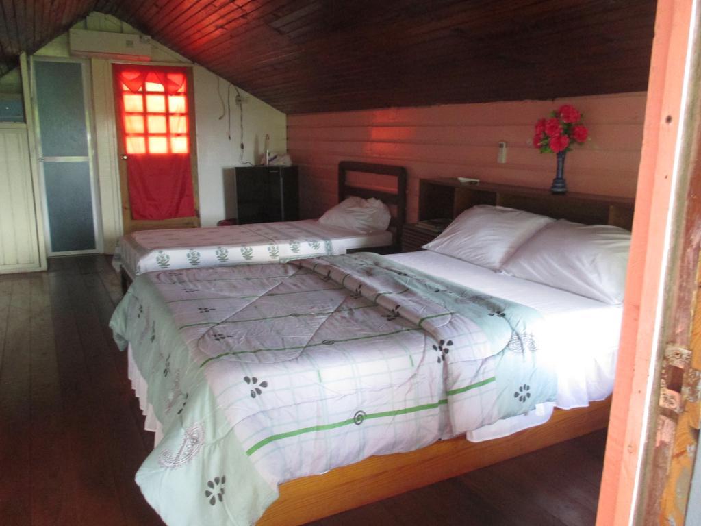 Hotel Flemming Tree Providencia Island Kültér fotó
