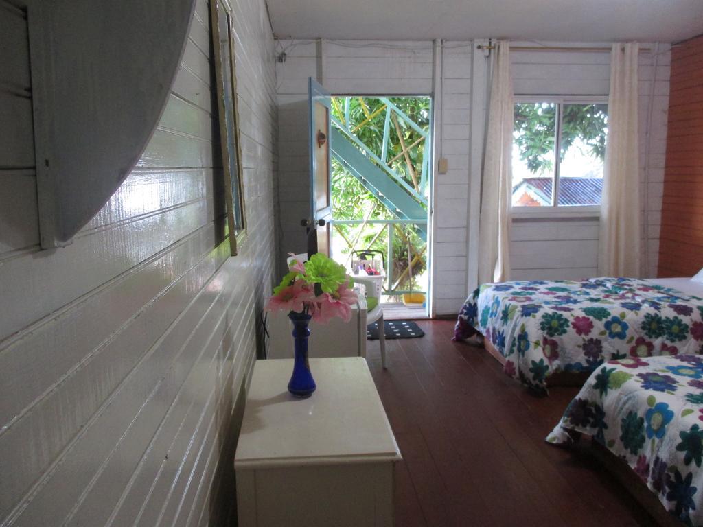Hotel Flemming Tree Providencia Island Kültér fotó