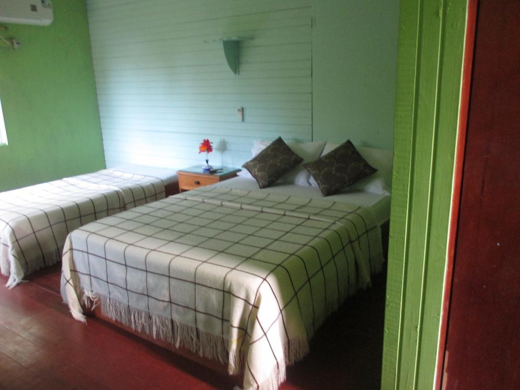 Hotel Flemming Tree Providencia Island Kültér fotó